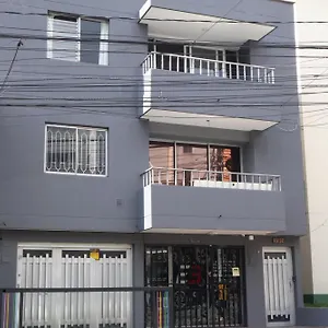  Habitación en casa particular Living Poblado Manila 301 F Individual Colombia